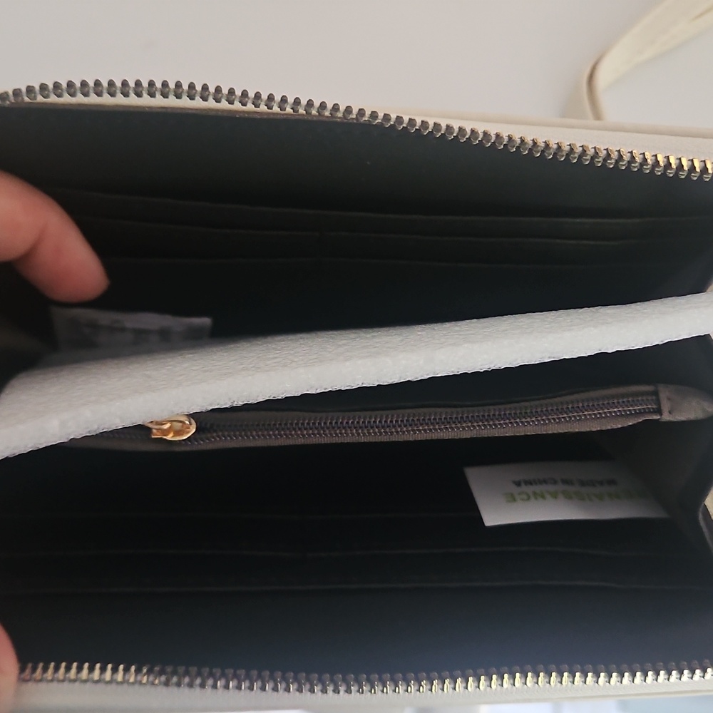 Cream Wallet‎ - Picture 3 of 3